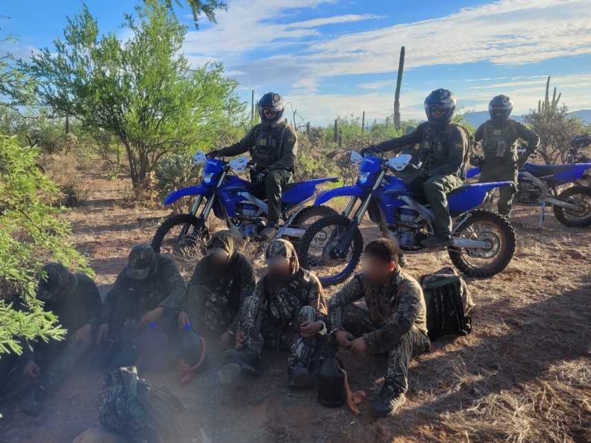 USBPChiefTCA's tweet photo. #FieldPhoto 

The Three Points Station Motorcycle Unit responded to a group of suspected migrants south of Sells, Arizona, Friday and apprehended six migrants approximately 15 miles north of the border. https://t.co/s7XRxvZIO9