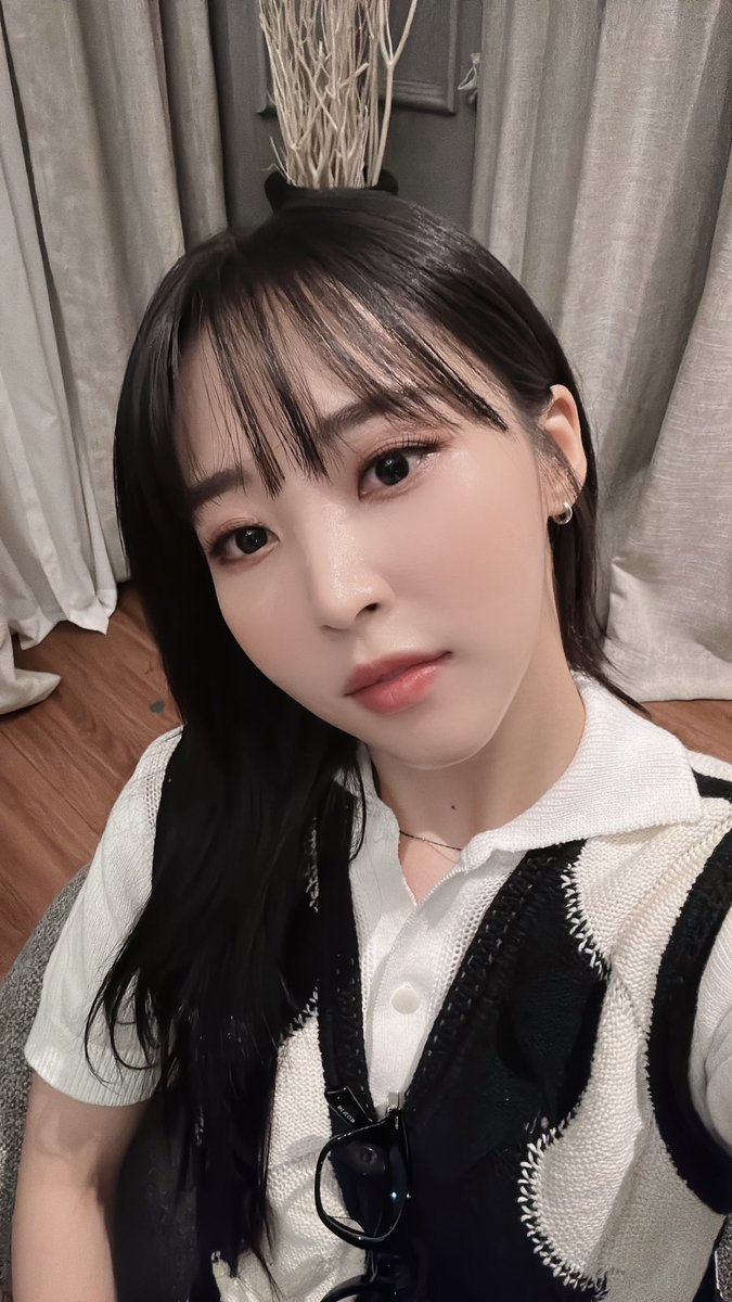 RBW_MAMAMOO's tweet photo. [#문별]

무무 여러분, 잠시 후 10시 20분
SBS ‘꼬리에 꼬리를 무는 그날 이야기’
별이와 함께 그날 이야기 들으실 
준비되셨나요?🙌🏻 

#마마무 #MoonByul #꼬꼬무 https://t.co/IKxaWEfgxr