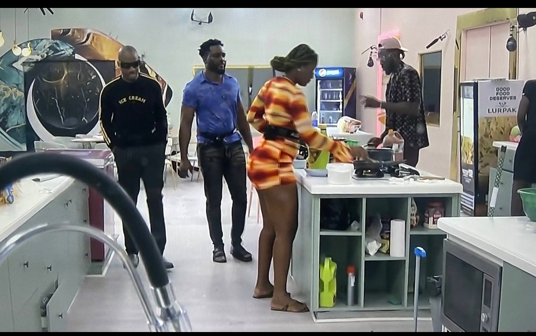 dialo_sweets's tweet photo. So Pere tells Alex he wants to taste her eggs, and she agreed and is frying some for him. #perelex #pelex ship is sailing forever
#pere #alexunusual #PereEgbi #alex. #BBNaijaAllStars https://t.co/pVrVXmHkpt