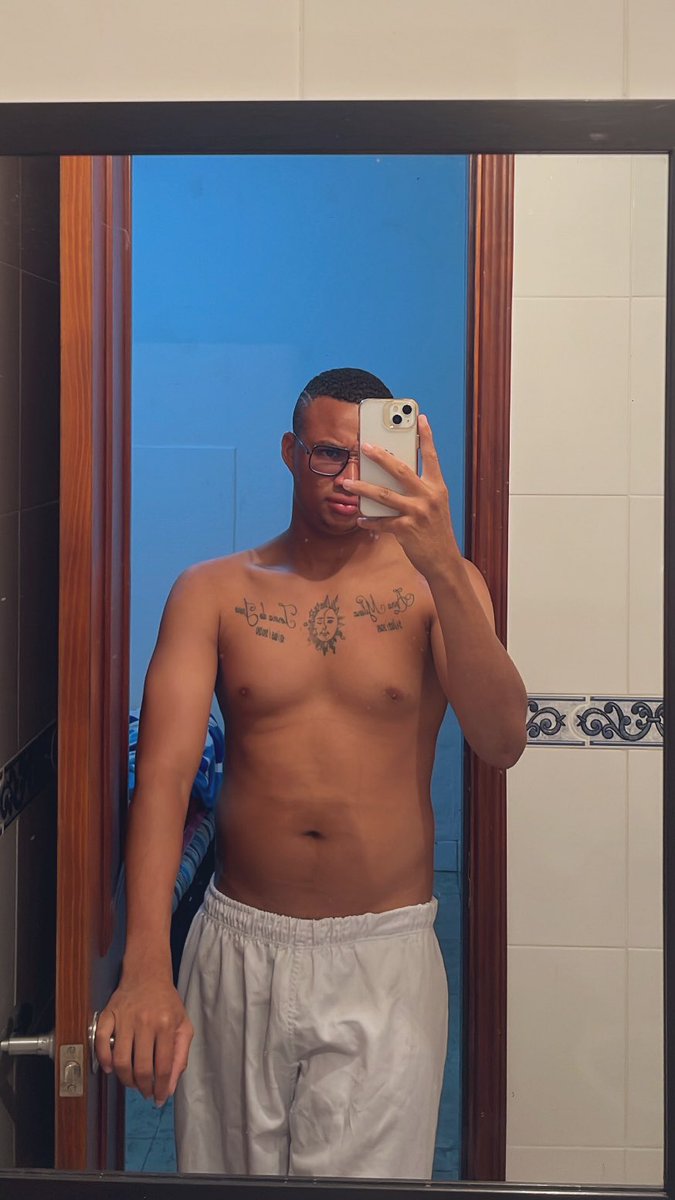 Cortes100Victor's tweet photo. Buenos días mis amores 🔆 https://t.co/PjCMvPdXYY