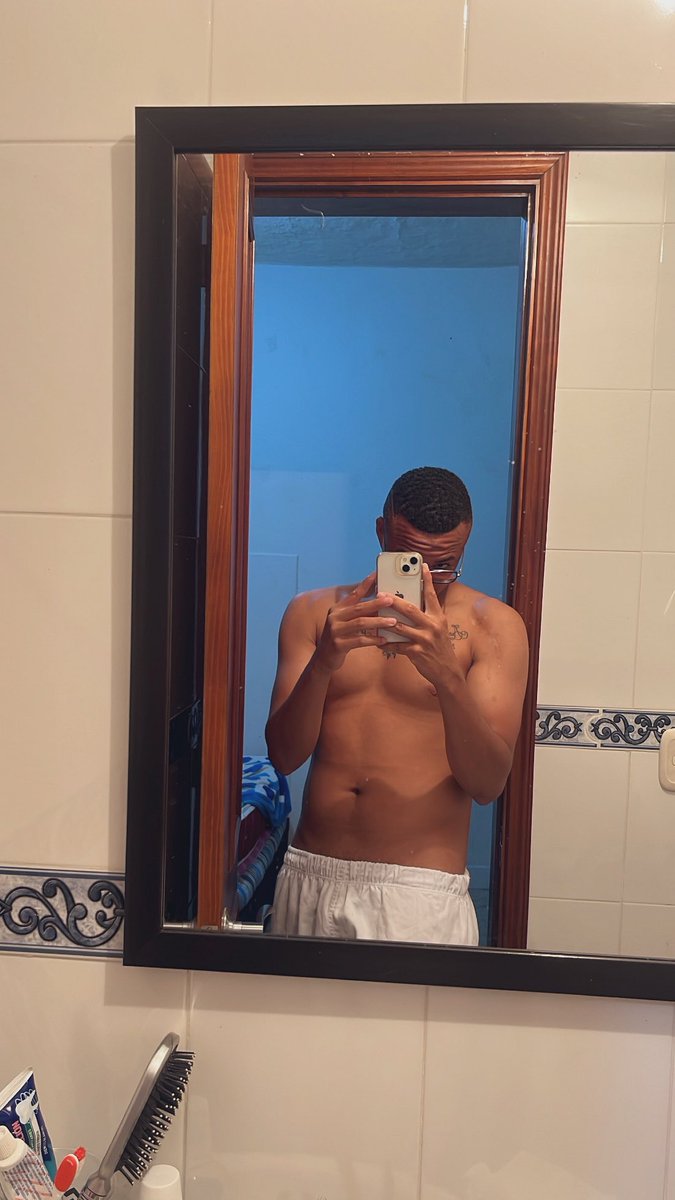 Cortes100Victor's tweet photo. Buenos días mis amores 🔆 https://t.co/PjCMvPdXYY