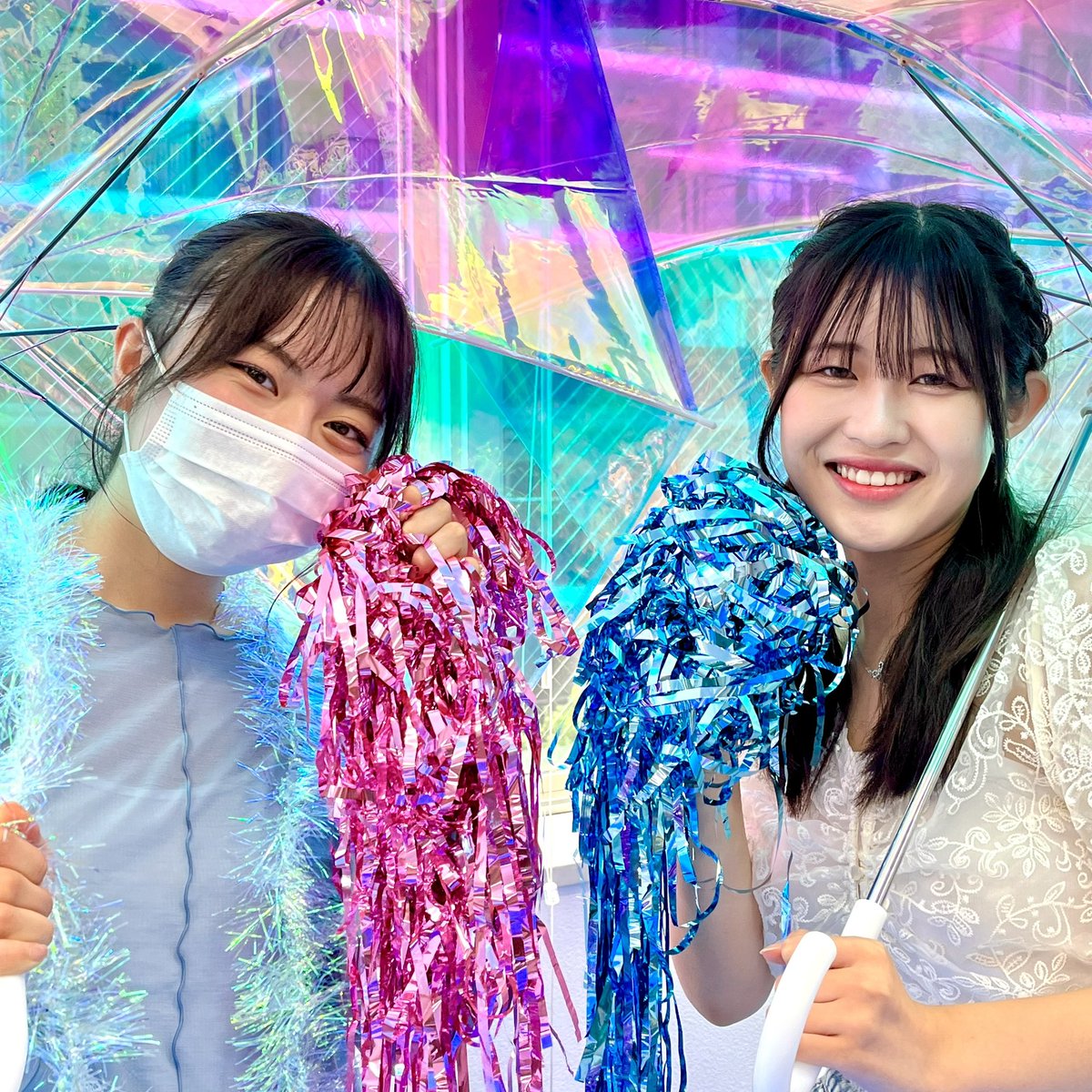 chibabeauty's tweet photo. #三幸フェスティバル2023
夏休み中に団長やパフォーマンス、制作などたくさんの生徒が準備を頑張っています‼️
今日は、白団のパフォーマンスリーダー2人がキラキラを使って制作をしていました✨✨
何を作っているかは、当日までのお楽しみ♡

𝘾𝙃𝙄𝘽𝘼 𝘽𝙚𝙖𝙪𝙩𝙮&amp;𝘽𝙧
https://t.co/ZGFsII0VpU https://t.co/OWkIJyxhi3