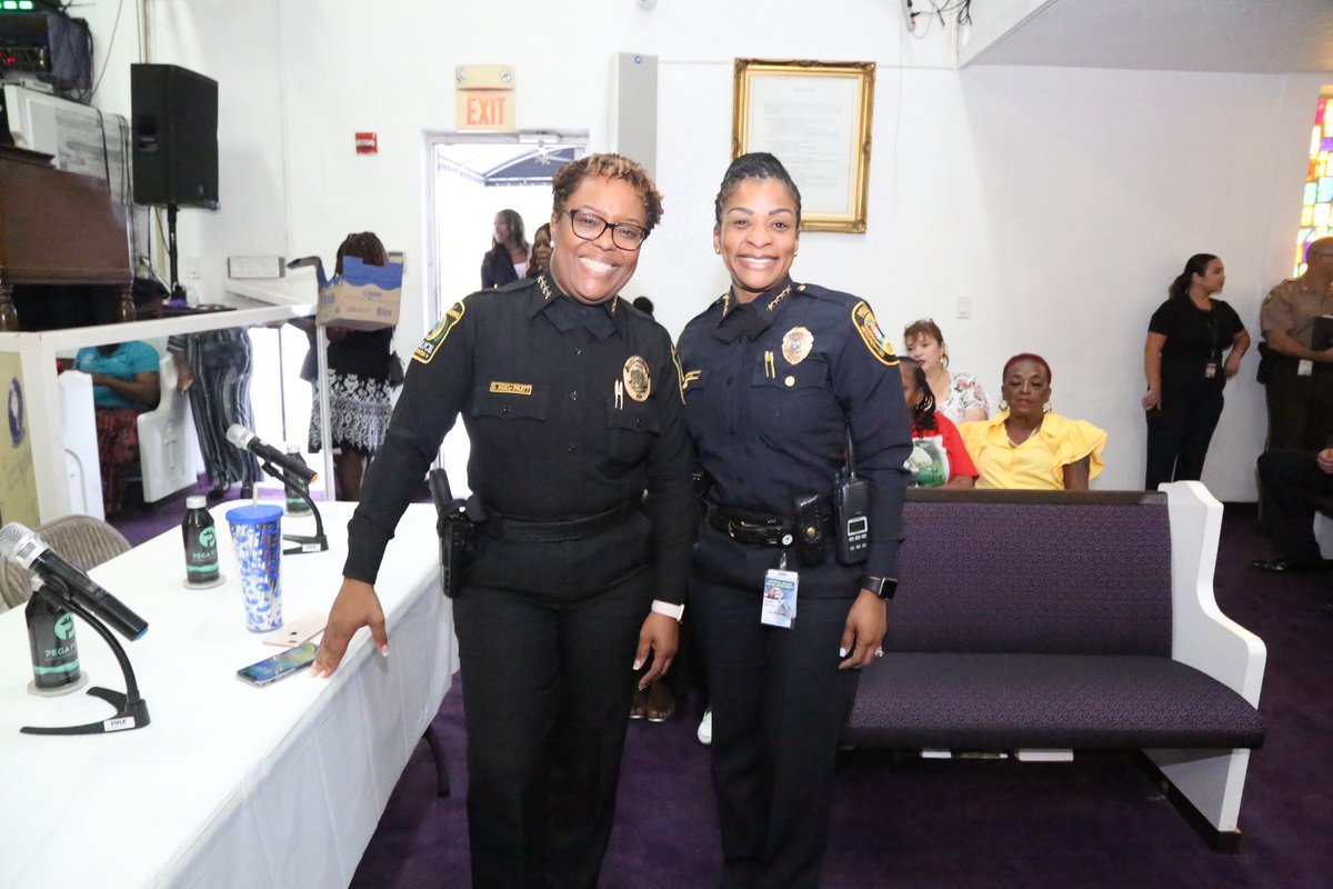 SergeantNJoseph's tweet photo. @ChiefNoelPratt of the @MGPDFL at the Public Forum at Mt. Calvary MB Church about gun violence. #WeAreMiamiGardens #Collaboration #BuildingASaferCommunity https://t.co/jX3MIoLdPB