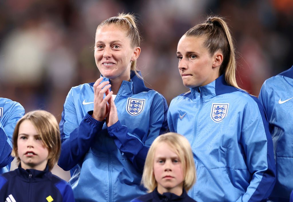 TheEngllshGame's tweet photo. 📰🦁 | Keira Walsh on Ella Toone returning to the Lionesses’ Starting XI:

“Tooney has come back in and she has done an unbelievable job.”

“People probably won't speak about it too much, but it's not easy to come in for a quarter-final or semi-final when all the spotlight has been on the player's place you are taking.”

“She tackled, she got stuck in, she took us up the pitch, she gave us a lot of security. LJ is a massive talent, but we have got to put some respect on Tooney's name as well - she has been fantastic.”

#Lionesses | #AUSENG | #FIFAWWC

(@em_sandy // @BBCSport)