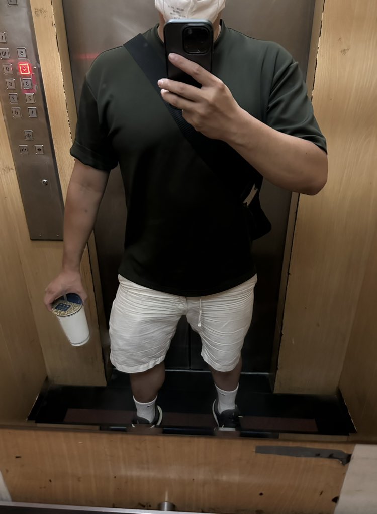 今天運動完，一直在想，是不是該去三溫暖玩。 #渴望觸碰的夜晚