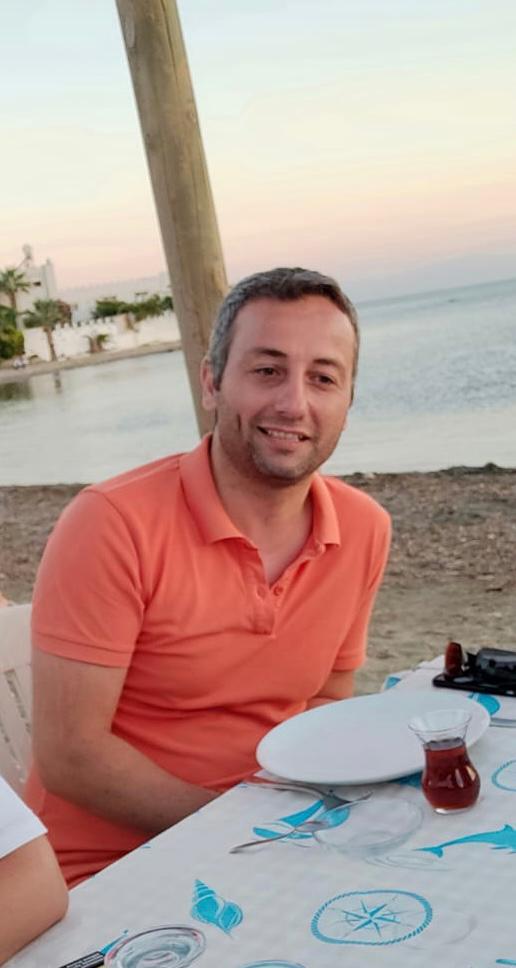 egitimsenank5's tweet photo. Mahkemenin 28 Nisan'da Sinop Üniversitesi'ndeki görevine iade ettiği hocamız Eren Kırmızıaltın'ın ataması YÖK tarafından 4 aydır bekletiliyor.
Mahkeme kararını uygulamamak suç, 7 yıl hukuksuzca işsiz bırakılan bir akademisyeni 4 ay oyalamaksa saf kötülüktür!
Utanın! @erolozvar https://t.co/YVzMrhY5g1