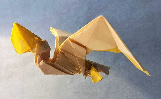 Pelican, designed by Hitoshi Kakami and folded by Andrés (source: buff.ly/3OwTq2b) #origami #pelican