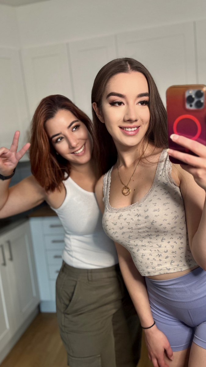 MissMikkaa tweet media