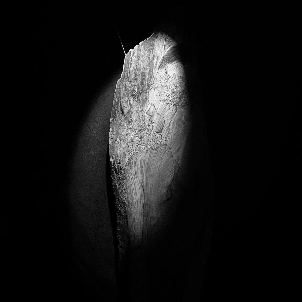 u2roart's tweet photo. いよいよ明日から「たましいの夢つ路展」始まります！
短歌の世界観、舞台照明による演出、今まで以上に素晴らしい展示になっています！
ぜひご来場ください！
#クォータースタジオ
#たましいの夢つ路 https://t.co/URk5dMl3OE