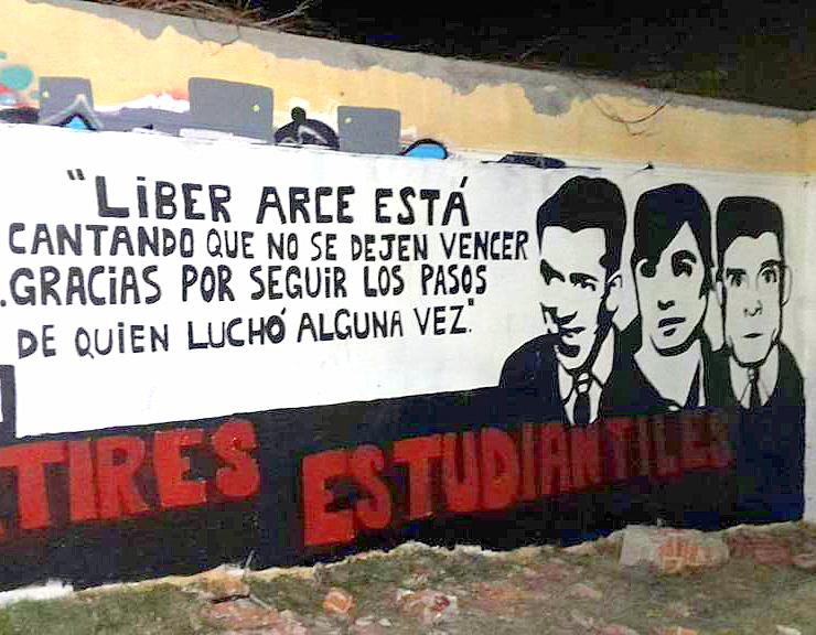 lavozdelaarena's tweet photo. Estudiantes de CECERP realizaron mural en Colonia en Homenaje a Mártires Estudiantiles | Para los estudiantes fue un motivo de celebración de la militancia y una expresión contra el discurso de odio que entienden se pretende instalar desde el gobierno. https://t.co/ga4JFOvySC https://t.co/guPGHFPxxr