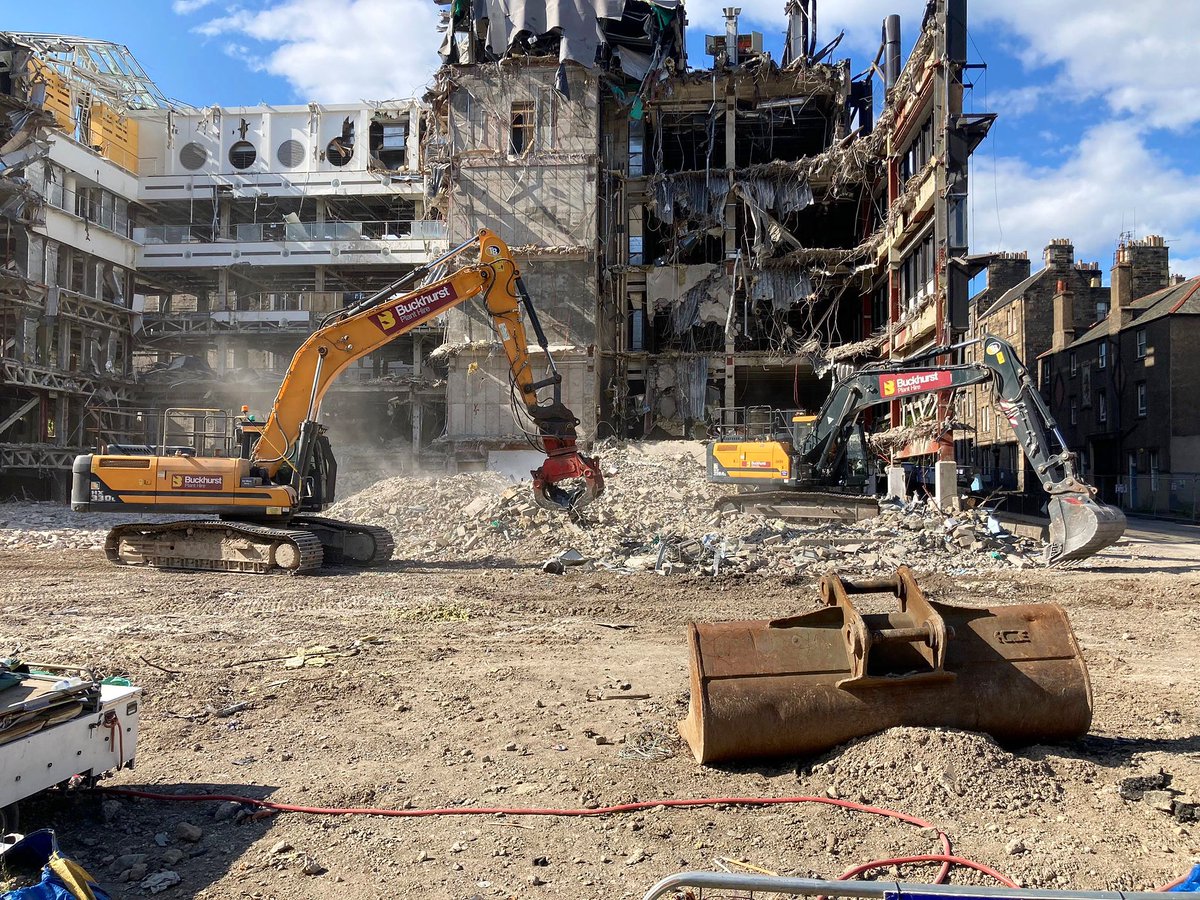 💥 Witness the monumental demolition of the Royal Bank of Scotland in Edinburgh.

Our customer using our top-notch Hyundai HX330 and HX220 Excavators with the incredible Selector Grab from Spartan Equipment Sales.

🤝 When it comes to demolitions, we're your reliable supplier.