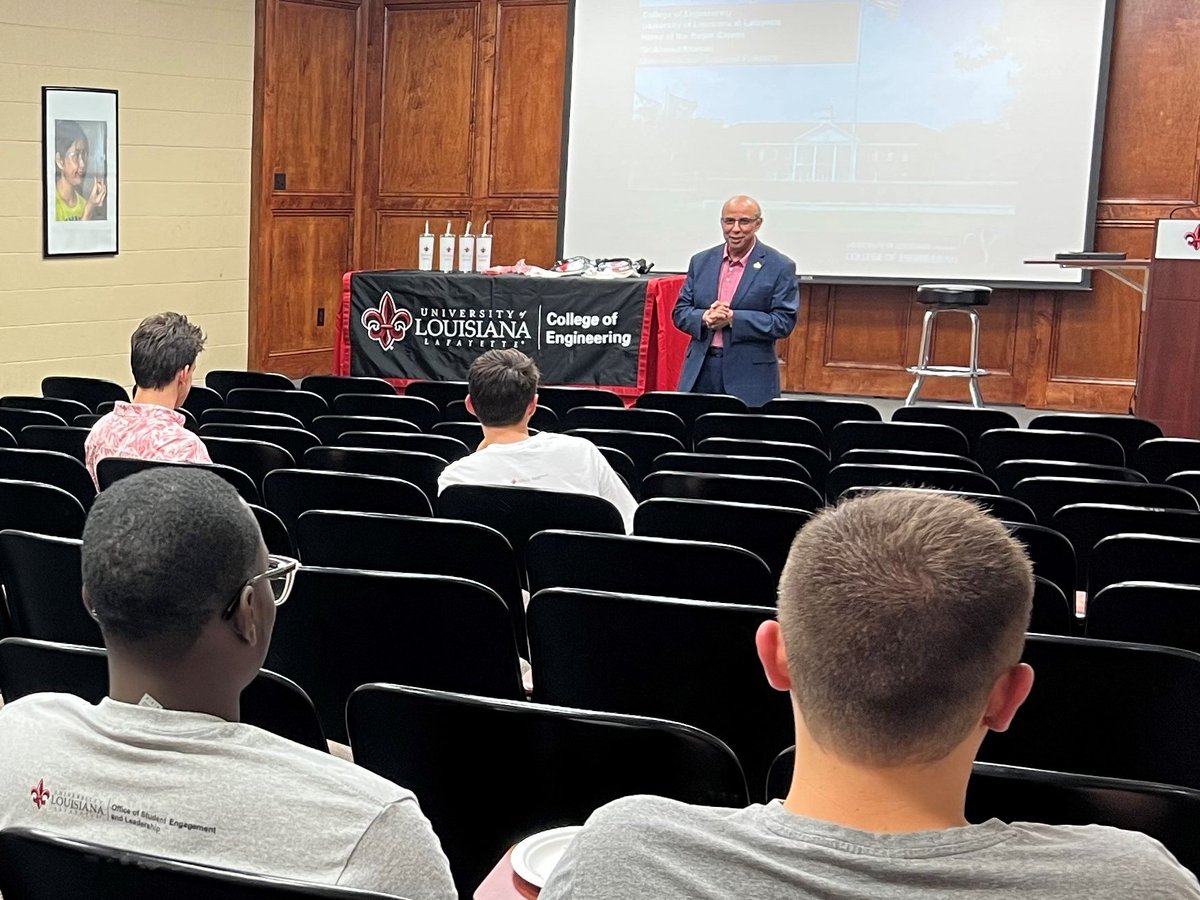 ULEngineering's tweet image. Incoming freshmen had the opportunity to get to know Dean Khattab, introduce themselves, and ask him questions in a casual setting earlier this week. Thanks to all who came out!

#ulfirstyear #ulgetinvolved #ragincajunengineering #ullafayette @ULFirstYear