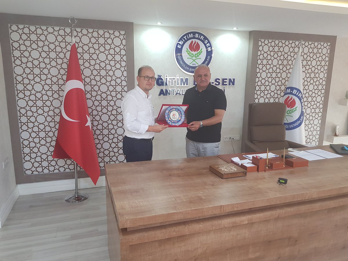eyupbulentmiran's tweet photo. Antalya İlim Yayma Cemiyeti başkanı Sn. Hıfzullah Şahbaz (@hifzullahsahbaz ) ve yönetim kurulu üyeleri misafirimizdi. Ziyaretleri, nezaketleri ve istişareleri için teşekkür ediyorum.  @EbsAntalya1 https://t.co/YerdkGM3Tk