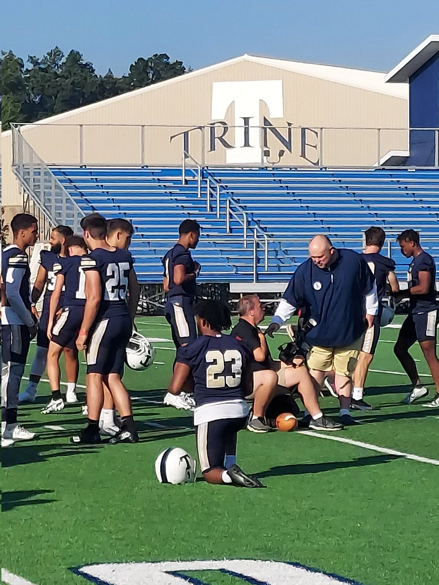 CoachAbbs's tweet photo. Picture day!  Earn the GOLD! https://t.co/SZbWP4SXqZ