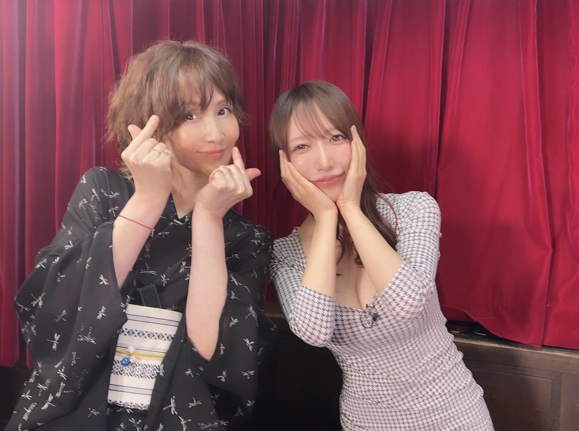 ヒィ、YOUさんと
初めてご一緒させて貰いました
嬉し過ぎて
でも緊張して
ずーっと隣でドキドキしてた…

生で見てもとぅるとぅるで
美しくて
そしてかっこいいって
何事なの…？👼🏻💓

ドキドキして
いつも以上に
声小さくなっちゃった笑 https://t.co/IalD962dHe