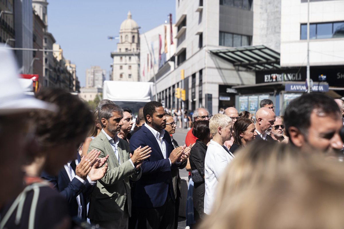 Igarrigavaz's tweet photo. Recordando, seis años después, a las víctimas de uno de los mayores atentados islamistas en la historia de España. 

Pusieron en el centro un debate primordial que algunos aún hoy se niegan a abordar: la islamización y la inseguridad derivadas de la inmigración masiva e ilegal.

Estamos a tiempo de evitar lo que pasa hoy en Francia, Bélgica o  Suecia.