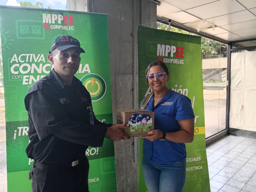 CorpoelecInfo's tweet image. ⚡️ 𝕃𝕒𝕣𝕒

#Asoelec en cumplimiento al Primer Vértice Estratégico del SEN para el año 2023, distribuye entre las y los hijos de los trabajadores de #Corpoelec  577 Kits de Meriendas.

#VenezuelaEcológica