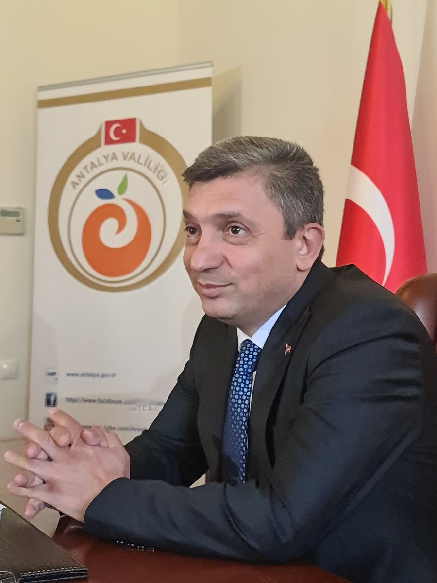 alibuldu07's tweet photo. Antalya Valisi Hulusi Şahin açıkladı;
Bugün itibariyle tüm bürokratlara her gazeteciye çalışmalarıyla ilgili bilgi verebileceklerini bu konuda sıkıntı olmadığını duyurdum. Gazeteciye açıklama yapabilir ve televizyonlara çıkabilirler. Yaptığını doğru anlatmak işin sahibine aittir. https://t.co/TViMijWc6X