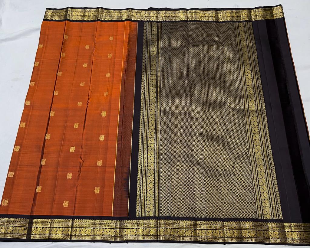 IndiaSareStore's tweet photo. 230817-B
Handloom korvai Kanchipuram silk saree with blouse having small buttas- Limited Stock (lasts only 2-3 days from posting)
100% pure original Gold zari quality with 2 G +++ silkmark tag,
- DM to order
- No COD
Call: +91 82960 54624 https://t.co/cS1g66DHSc