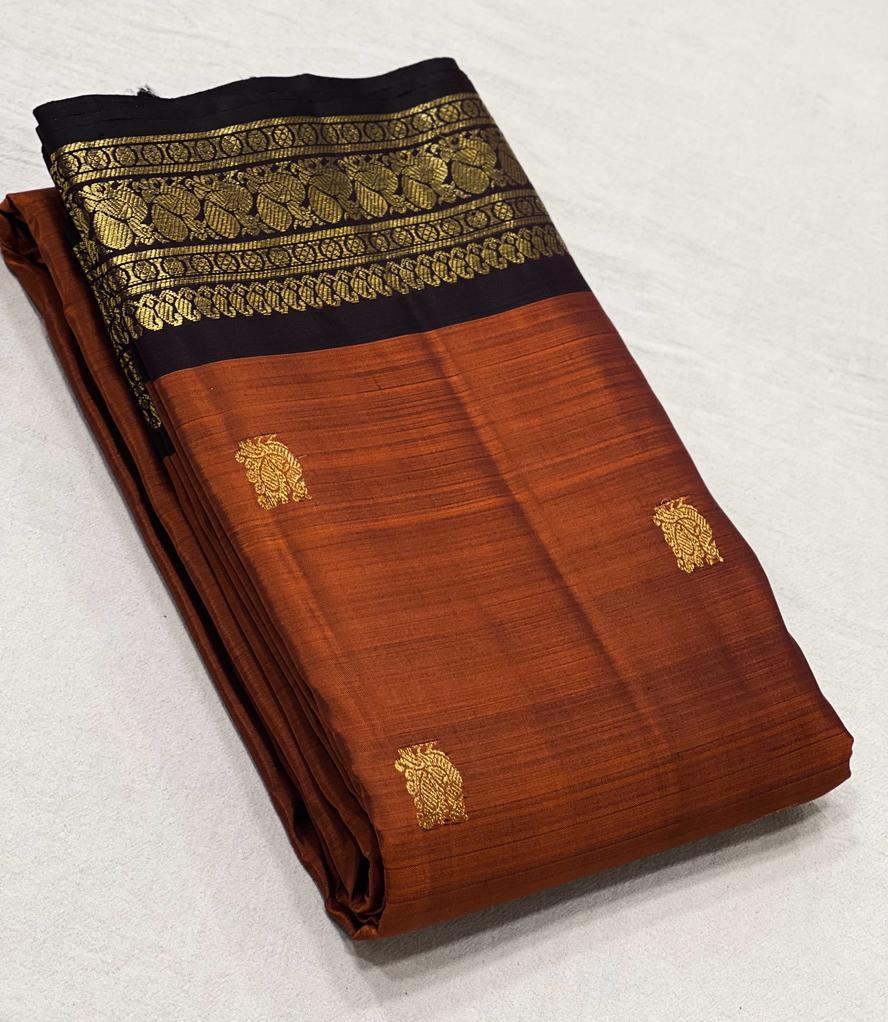 IndiaSareStore's tweet photo. 230817-B
Handloom korvai Kanchipuram silk saree with blouse having small buttas- Limited Stock (lasts only 2-3 days from posting)
100% pure original Gold zari quality with 2 G +++ silkmark tag,
- DM to order
- No COD
Call: +91 82960 54624 https://t.co/cS1g66DHSc