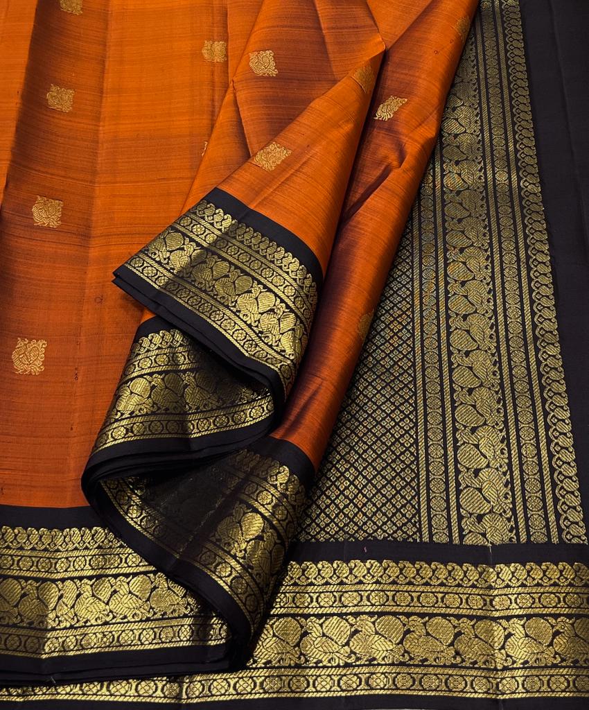 IndiaSareStore's tweet photo. 230817-B
Handloom korvai Kanchipuram silk saree with blouse having small buttas- Limited Stock (lasts only 2-3 days from posting)
100% pure original Gold zari quality with 2 G +++ silkmark tag,
- DM to order
- No COD
Call: +91 82960 54624 https://t.co/cS1g66DHSc