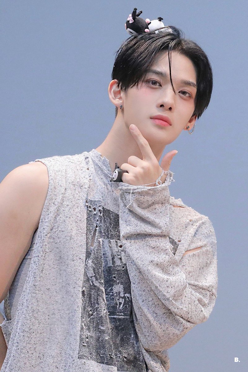 bbb_0510's tweet photo. 230617 니 얼굴이 너무 좋다고 🫠
#배진영 #BAEJINYOUNG #CIX https://t.co/AsH0NtExt6