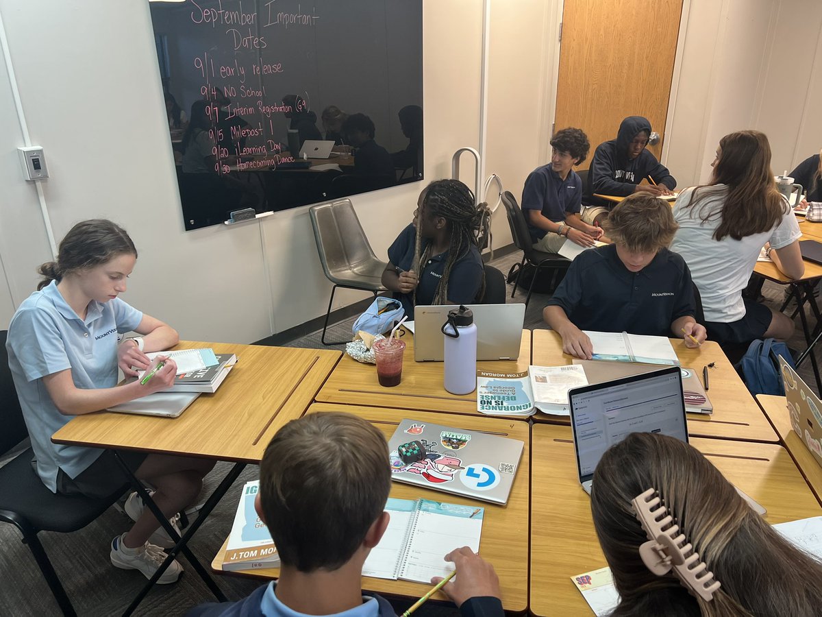 MGGunter's tweet photo. I’m feeling like a kid on Christmas morning! Passing out #theMVschool branded paper agendas to all our grade 9 students! Entering important dates and setting expectations for use. #efskills #organization #setupforsuccess #freshmanrock https://t.co/KnXS7S2asD