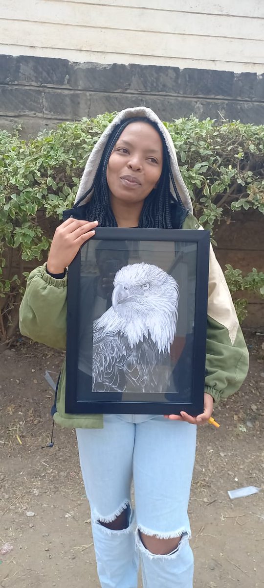 dodoarts254's tweet photo. A happy client 😂
.
I feel so good when making delivery and seeing the clients reaction live
.
.
Everyday #art 

DM for portraits https://t.co/zVaYnuX8xH