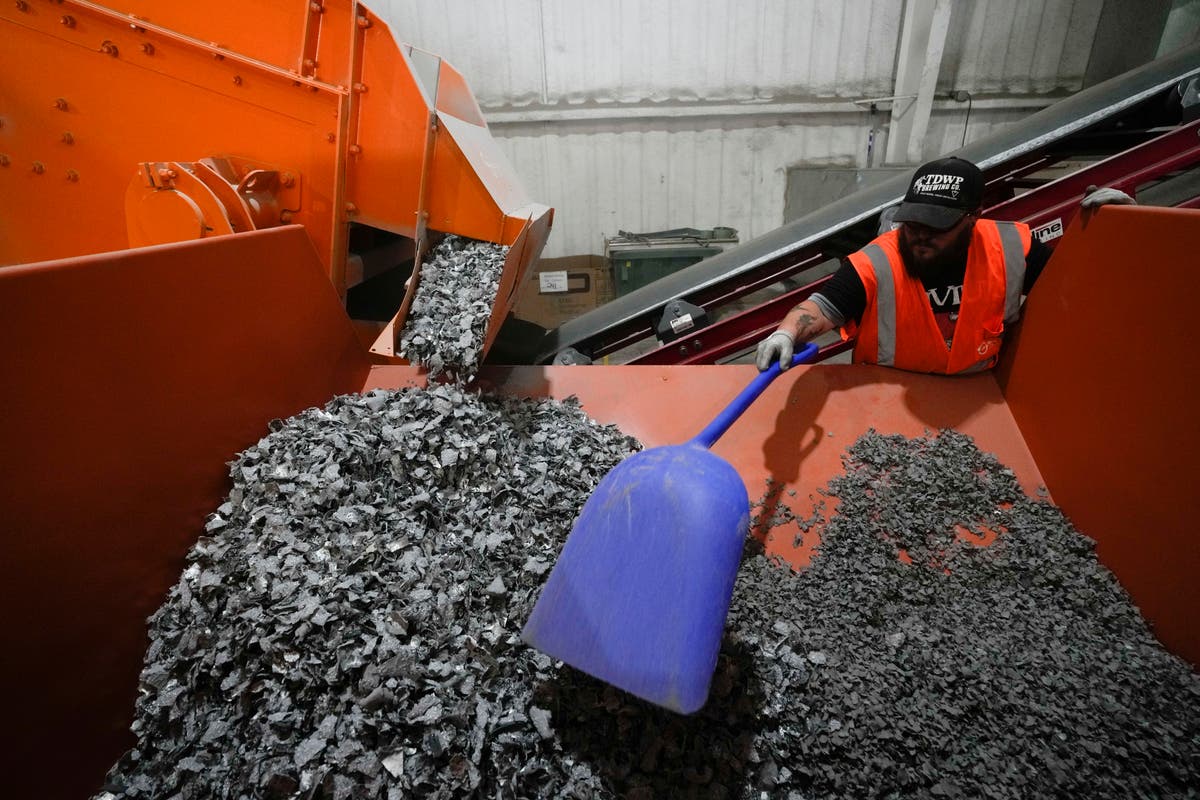 circulareconomy's tweet photo. It's time to redesign renewables.

The @Independent  has highlighted growing concerns around solar waste, which is expected to total 78 million tonnes globally by 2050. https://t.co/qdKmOxQwrk

#RenewableEnergy #ClimateAction https://t.co/Un1KWTbFvJ