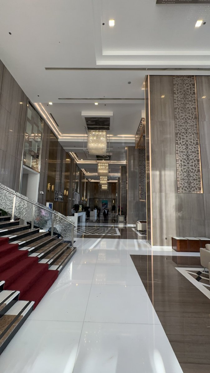 hotels_qatar's tweet photo. 2️⃣

..
فندق ويندام دوحة ويست بي ، فئة خمس نجوم ، تم افتتاحه عام ٢٠١٩ ، كانت فيه مقر إقامة منتخب المغرب في كأس العالم قطر ٢٠٢٢ ، 

اللوبي جميل وشرح ، فيه مخبز ومطعم رائع ، عملوا لي أب قريد لطابق أعلى مجاناً .. 

#فنادق_قطر #ويندام #قطر #الدوحة #فنادق #حجز #ويندهام #سياحة #سفر https://t.co/7Wij0iKxEw