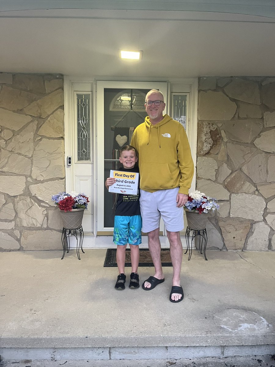 ShannonScheetz's tweet image. A very exciting yet strange 1st morning in the Scheetz house. First time in 6 school years he’s not coming to work with me😭! I think Monte would have got on the bus too if we didn’t tell him not too 🤣 Can’t wait to hear ALL about his day! #andrewmichaelscheetz #avonsfirstday23