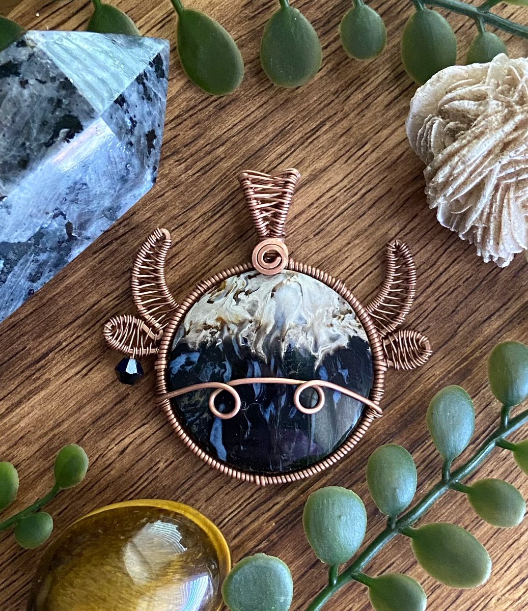 lunarfairywraps's tweet image. SCREAMINGGGG I FOUND 10 MORE HIGHLAND COW CRYSTALSSSS!!! once i receive them in the mail i will be listing a pre-order option in my shop🐮🖤