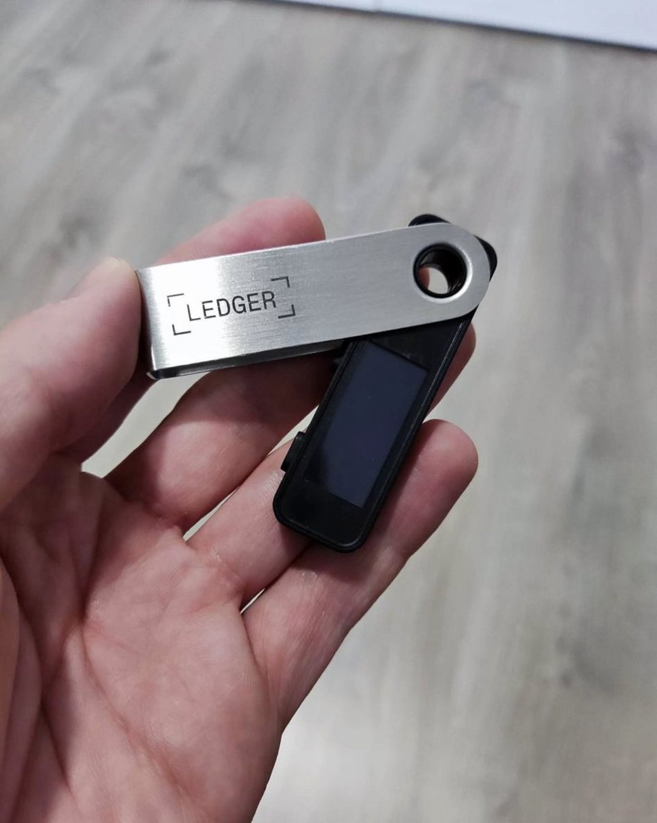 LEDGER NANO X // $150 $ETH GIVEAWAY 

🏆 Winner Will Be Sent $150 In $ETH to buy a ledger 

- Like &amp; RT 
- Follow <a href="/Cabanaandre1/">Cabanaandre</a> &amp; <a href="/SherifDefi/">Sherif</a> 
- Tag 3 Frens 👇🏼 

24 Hours. Winner Drawn on this post