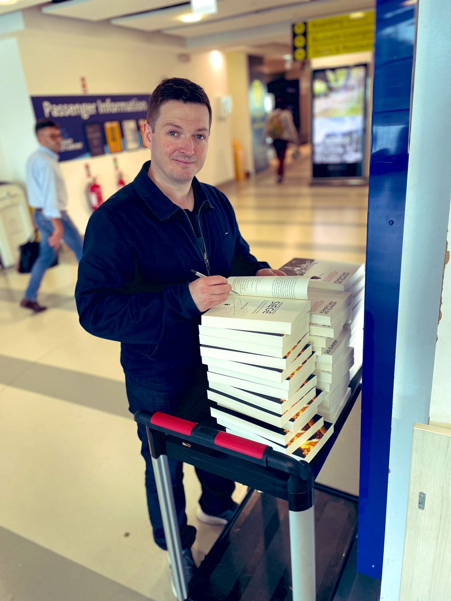 DrAaronEdwards's tweet photo. Stuck for late summer holiday reading? Look no further than #UVFBehindTheMask, #AgentsOfInfluence & #APeopleUnderSiege, published by @MerrionPress! Thanks to @wstonesbelfast & @WHSmith @BELFASTCITY_AIR for again arranging for me to sign the many copies they have in stock! #Books https://t.co/cxWGyuWjbl