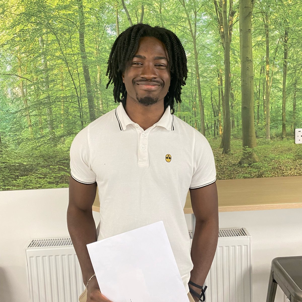 WarlinghamSixth's tweet photo. Leonard achieved outstanding results of A A A B and is off to study Computer Science at @RoyalHolloway where we're sure he'll do very well! https://t.co/CPIIvedx0C