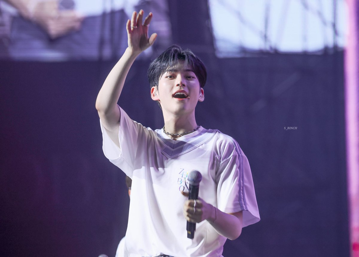 ido_love_bin's tweet photo. 230815 첫 팬콘 

첫 팬콘 축하해 한빈아! 
너에게서 반짝반짝 빛이 나더라

#성한빈 #SUNGHANBIN #ソンハンビン
#ZEROBASEONE #제로베이스원 #ZB1
#成韩彬 #제베원 #冰冰 https://t.co/aeTjQiiLr2