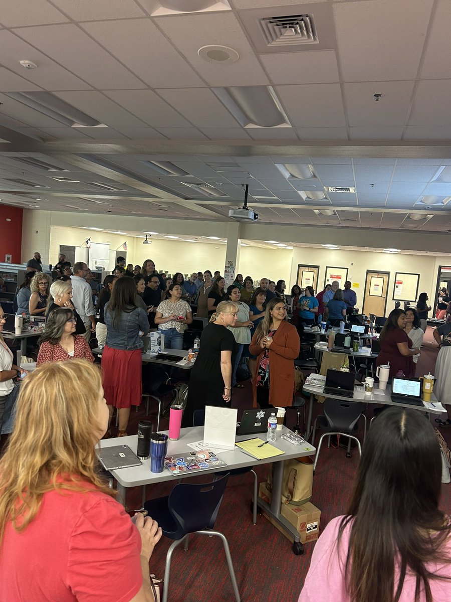 earocha5's tweet photo. Meeting new incredible leaders! #TeamSciSS 
@NISDElemScience @NISDHowsman https://t.co/pIdZhVT83q