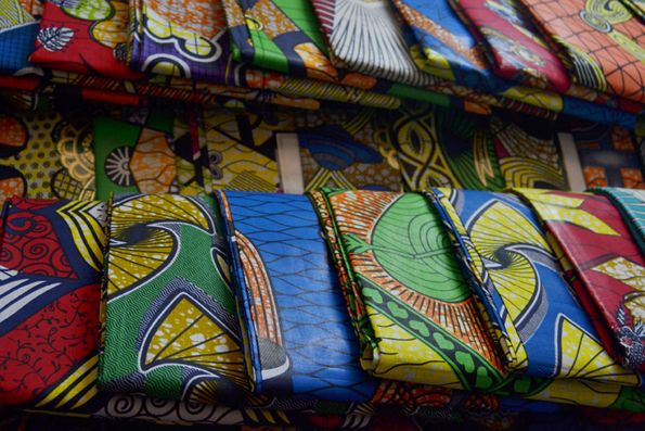 paukwa's tweet photo. Kitenge is a textile synonymous with the African identity. But did you know its roots trace back to Java, Indonesia? The techniques of creating this stunning textile originate from the world's most populous island. π§΅#KeTextiles https://t.co/adjxJPfDcl