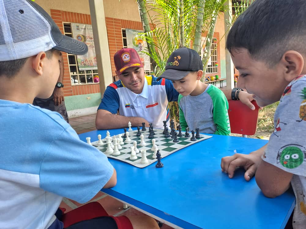 NicolasMaduro's tweet photo. Qué satisfacción tan grande me da ver la felicidad y alegría de nuestros niños, niñas y jóvenes del Plan Vacacional Comunitario 2023, a lo largo y ancho del país. Vale la pena todo nuestro esfuerzo y trabajo. Seguiremos garantizándoles más espacios para la recreación y el disfrute sano.