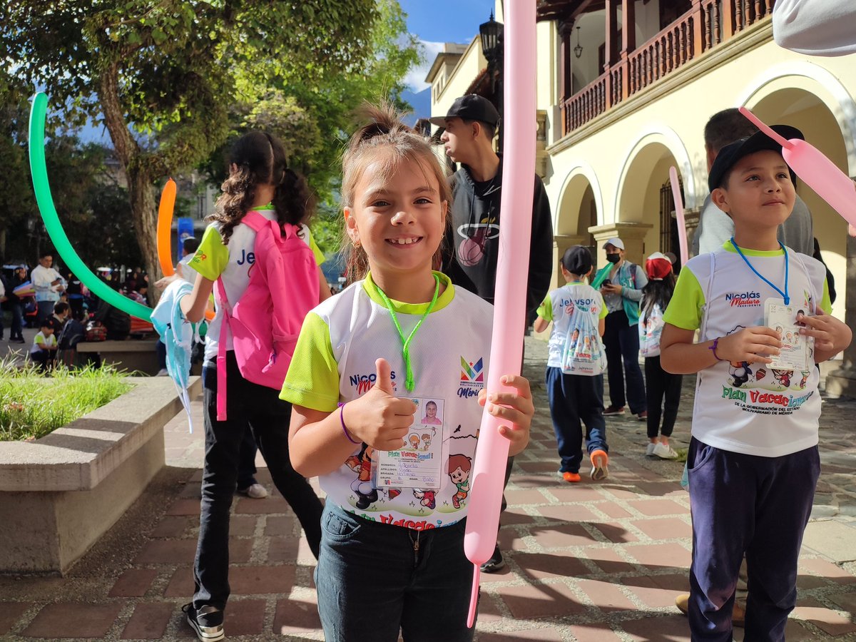 NicolasMaduro's tweet photo. Qué satisfacción tan grande me da ver la felicidad y alegría de nuestros niños, niñas y jóvenes del Plan Vacacional Comunitario 2023, a lo largo y ancho del país. Vale la pena todo nuestro esfuerzo y trabajo. Seguiremos garantizándoles más espacios para la recreación y el disfrute sano.