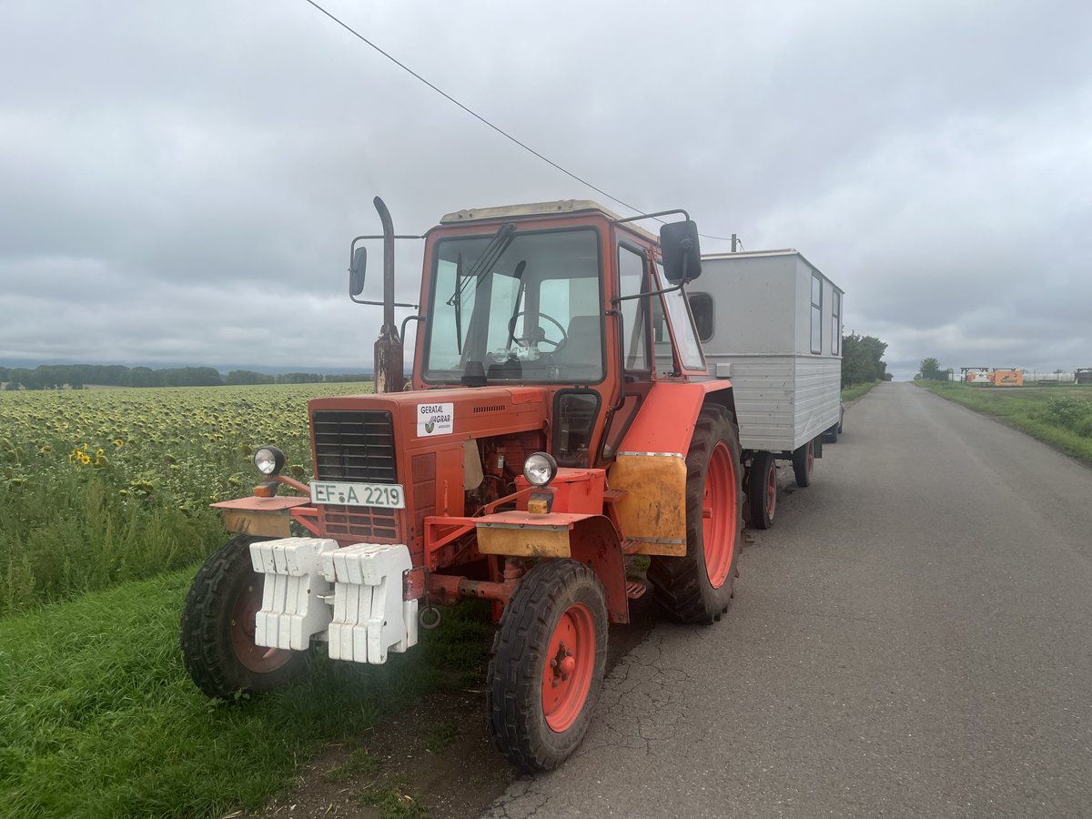 Field crews of ICOS Germany gathered at Gebesee crop site for exchanging technical details about site operation and getting updated on recent developments in agricultural practices...and a brief history of tractors and harvesters.🤩Thanks to all participants and the local farmer!