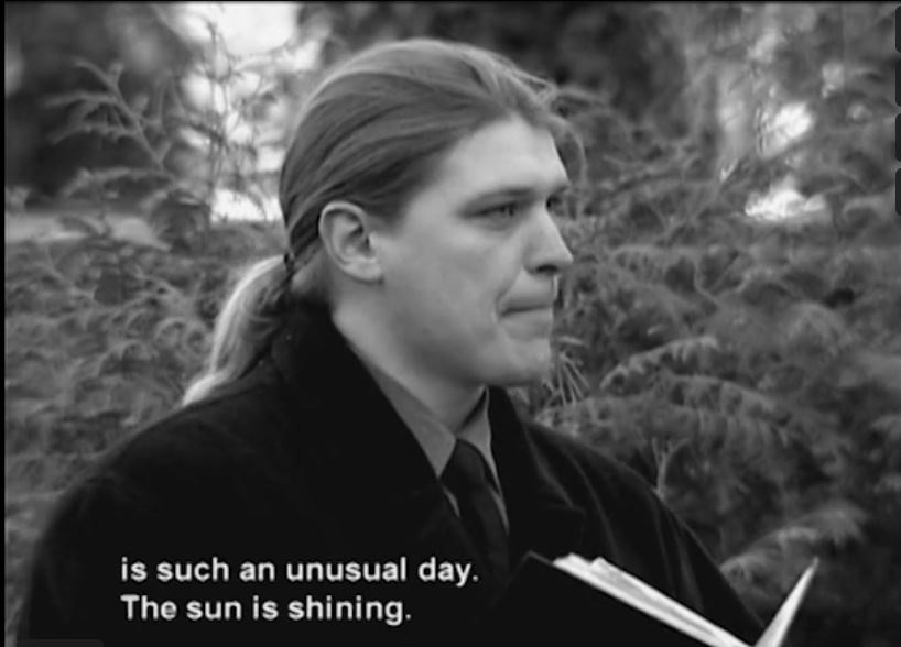 LatvijasFilmas's tweet photo. 🎞 Ineses Kļavas dokumentālā filma "Eks āmens s" (2005) stāsta par cilvēkiem, kas strādā par bēru izvadītājiem, un viņu dažādajām attieksmēm pret savu darbu. 

Filmu var bez maksas noskatīties režisores Vimeo kanālā (24 min): https://t.co/czzK7Bt1Zw https://t.co/zdhSQf4hRp