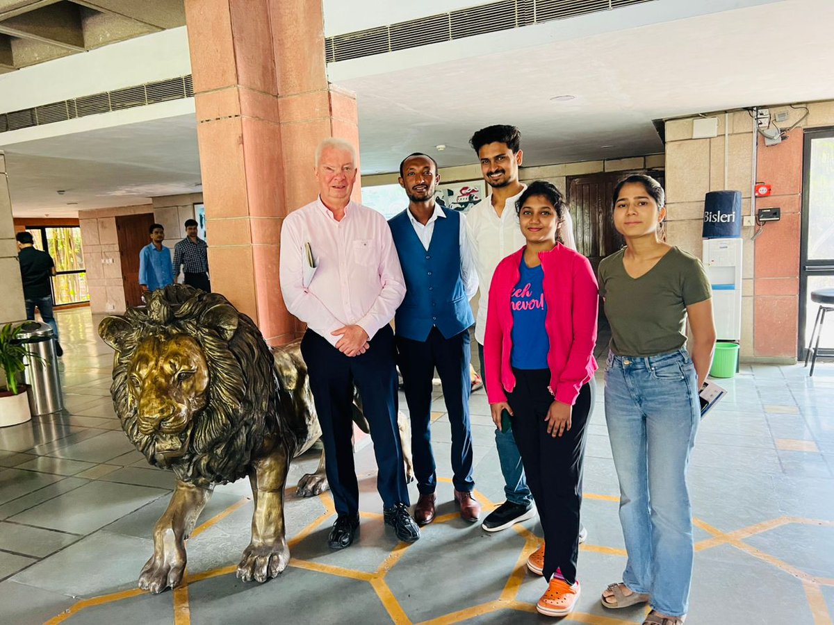 ICGEB's tweet image. The visit of the Director General to @ICGEBNewDelhi provided a unique opportunity to connect with the Student Council, engage with International Fellows, and interact with exceptional students.
#ICGEB #PhDstudents #GlobalEngagement #EmpoweringMinds