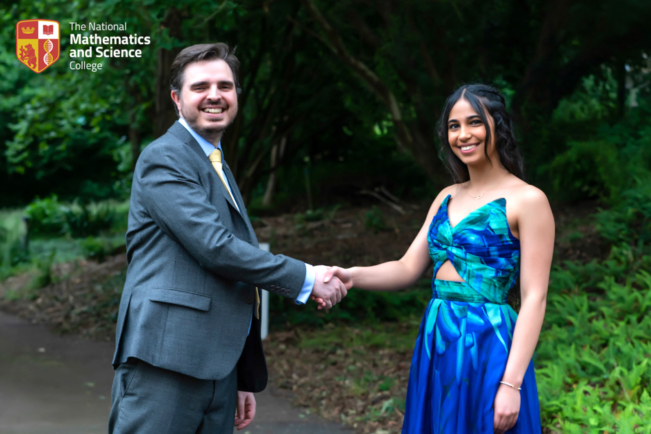 Celebrating another spectacular set of #alevels2023 results for #NatMatSci students! ✨
Dr Andy Kemp, Principal:
'A staggering 70% A*/A grades this year, despite shifting grading standards – a testament to their brilliance+ passion for #maths + #science'
🤩🎉
#alevelresultsday