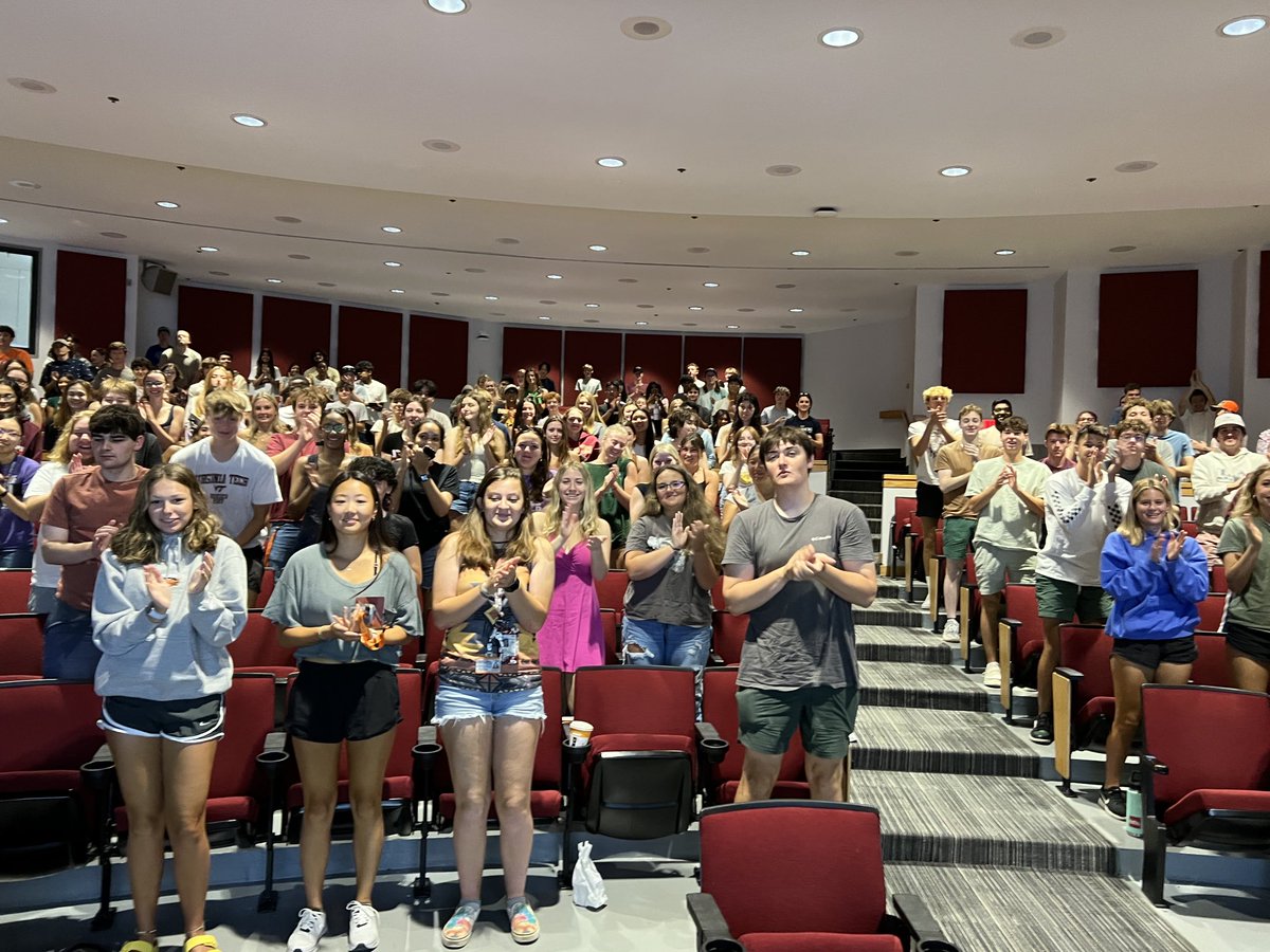 KevinTPitts's tweet photo. Welcome to our new College of Science (@VT_Science) students! They graciously (with minimal prompting) gave me a standing ovation two days in a row!! #HiKevin! https://t.co/rnqCSTHY5p