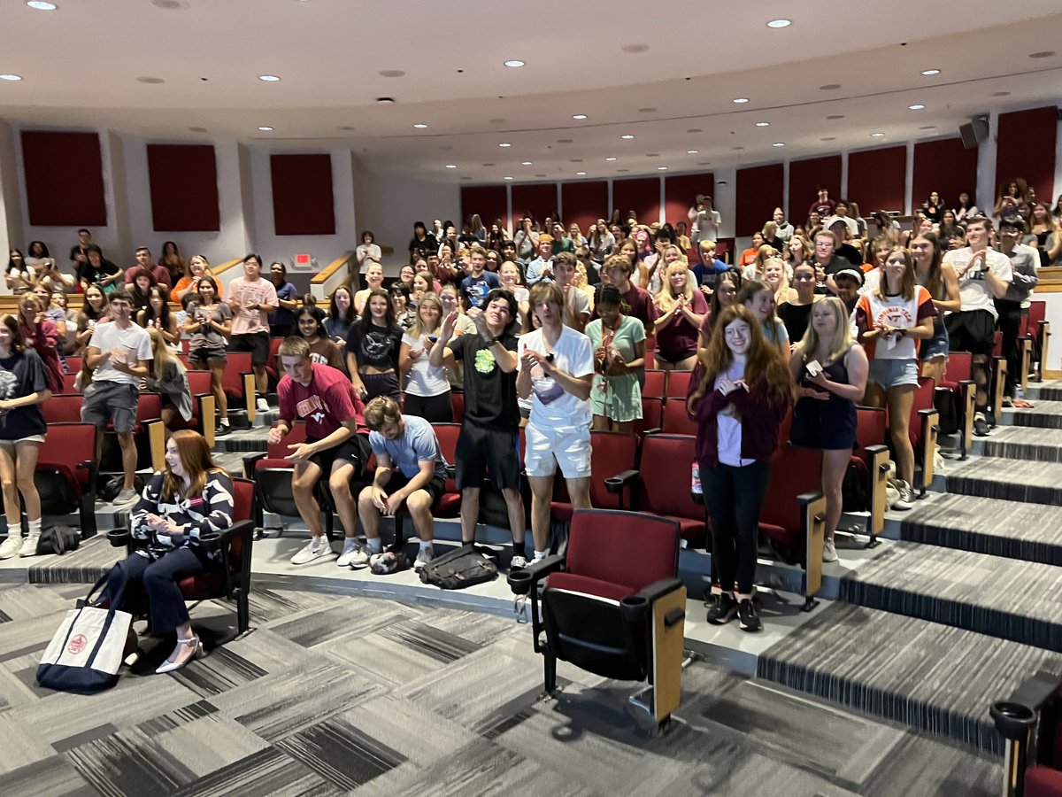 KevinTPitts's tweet photo. Welcome to our new College of Science (@VT_Science) students! They graciously (with minimal prompting) gave me a standing ovation two days in a row!! #HiKevin! https://t.co/rnqCSTHY5p
