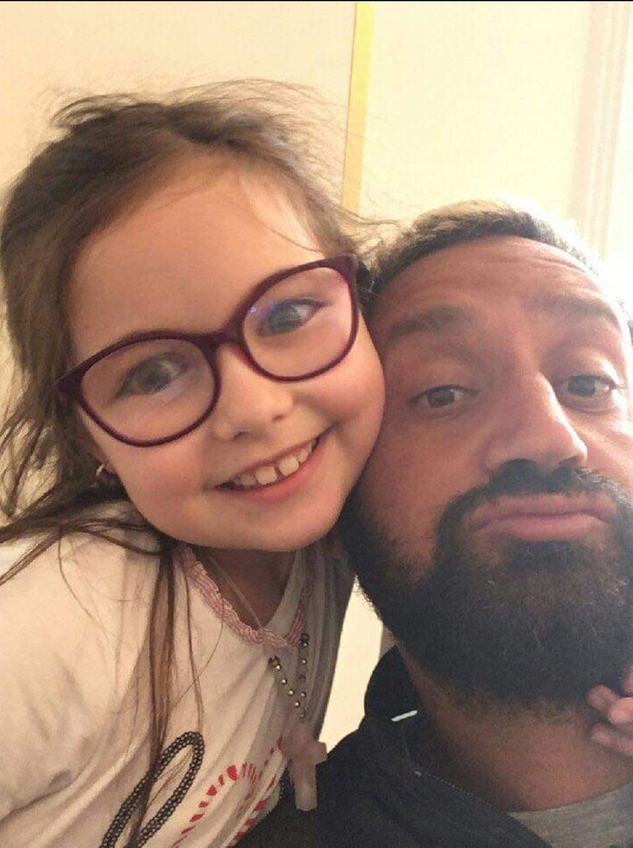 6 ans déjà sépare cette photo tu es redevenu blond <a href="/Cyrilhanouna/">Cyril Hanouna</a> 😂😂😂 merci pour ton soutien pour <a href="/AssosEmma/">lesbeauxyeuxd'emma</a>