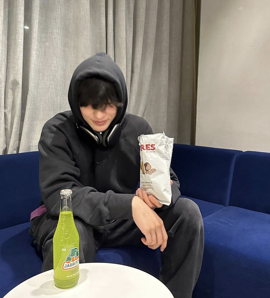 ANTONRIIZE_FR's tweet photo. ˖ 📸  ࣪ ‹ IG › ࣪ 17.08.23 ˖

#ANTON : Une pomme de terre qui rit 

☆ 🦌
#ANTON #앤톤 
#RIIZE #라이즈 https://t.co/umszJkyQik