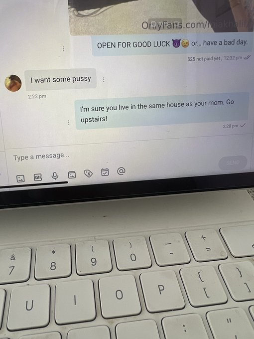 The customer is always wrong🤍 https://t.co/rLNglv2TIT https://t.co/6uDr1CTjPT