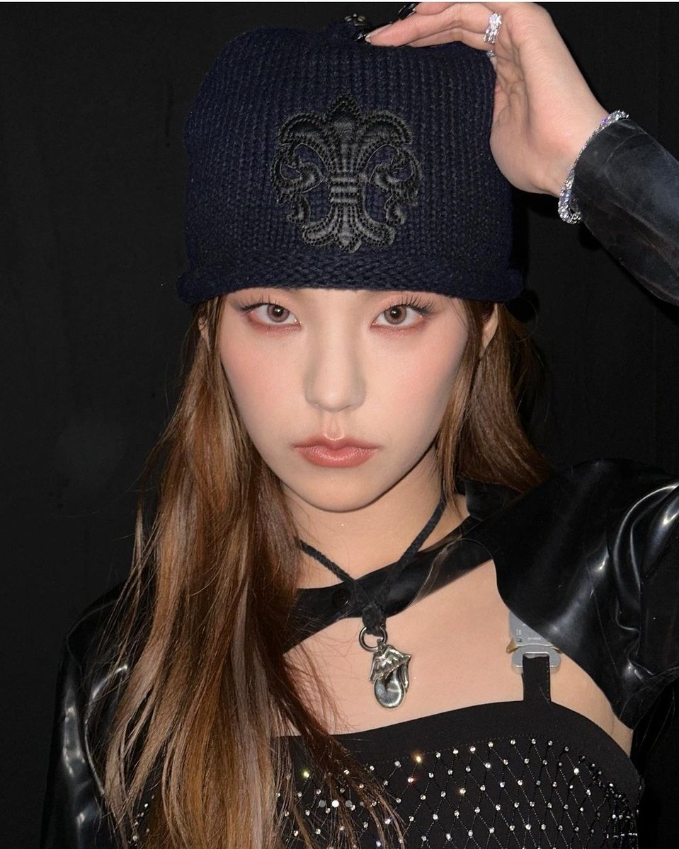 1iusesa's tweet photo. my IU, my Yeji 🖤 https://t.co/DuzAdndh39